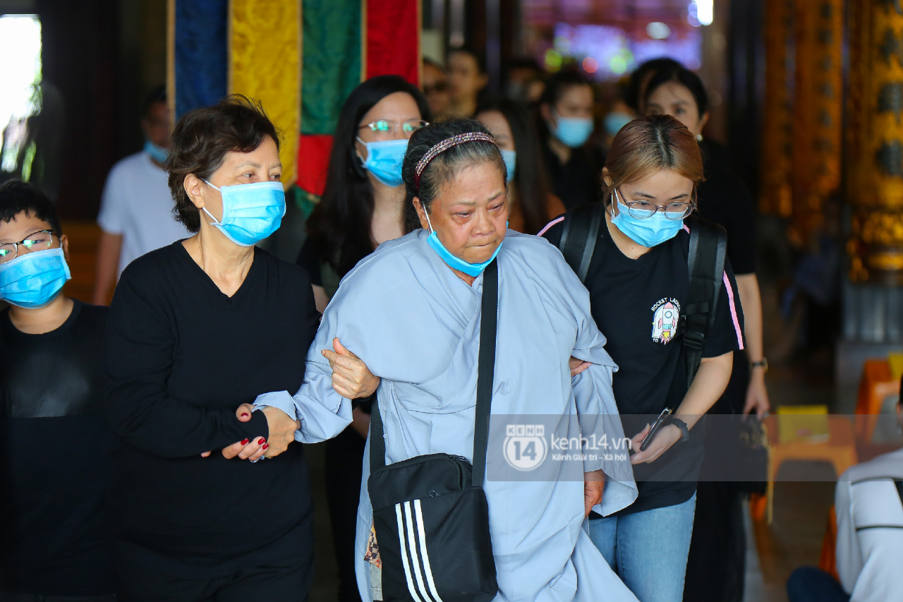 Minh Loc Makeup Witch Memorial Service: Mother burst into tears, Miss Tran Dai - Vu Khac Tiep sat in a corner to pray - Photo 5.