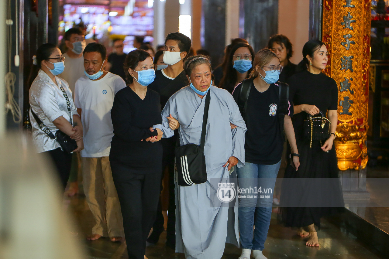 Minh Loc makeup witch memorial service: mother burst into tears, Miss Tran Dai - Vu Khac Tiep sat in a corner to pray - Photo 6.