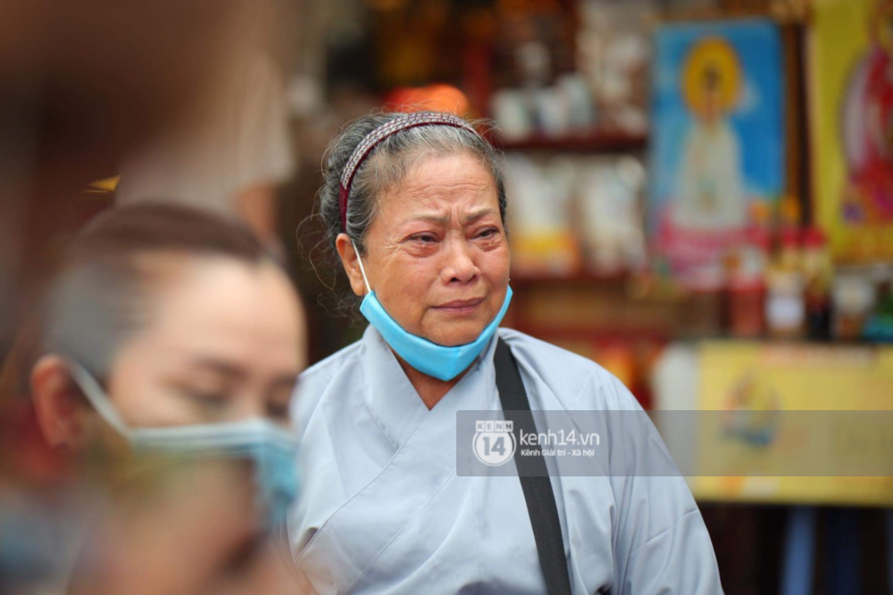 Makeup Witch Minh Loc Memorial Service: Her biological mother burst into tears, Miss Tran Dai - Vu Khac Tiep sat in a corner to pray - Photo 10.