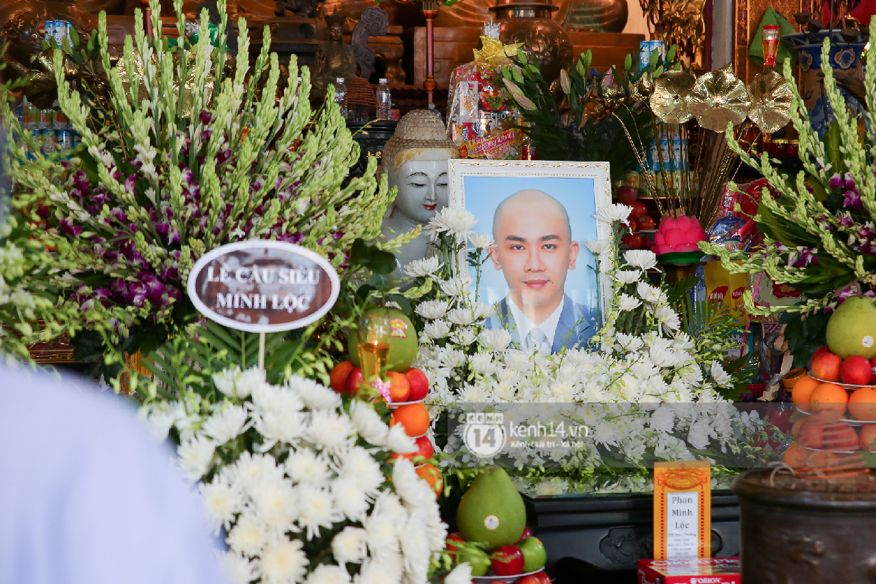 Makeup Witch Minh Loc Memorial Service: Mother burst into tears, Miss Tran Dai - Vu Khac Tiep sat in a corner to pray - Photo 8.