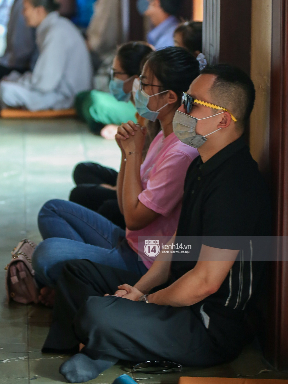 Makeup Witch Minh Loc Memorial Service: Mother burst into tears, Miss Tran Dai - Vu Khac Tiep sat in a corner to pray - Photo 2.