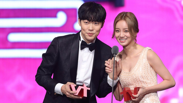 Bao năm hẹn hò, cặp đôi Ryu Jun Yeol - Hyeri đã công khai tung ảnh tình tứ? Thực hư ra sao mà fan ngã ngửa hàng loạt? - Ảnh 10.