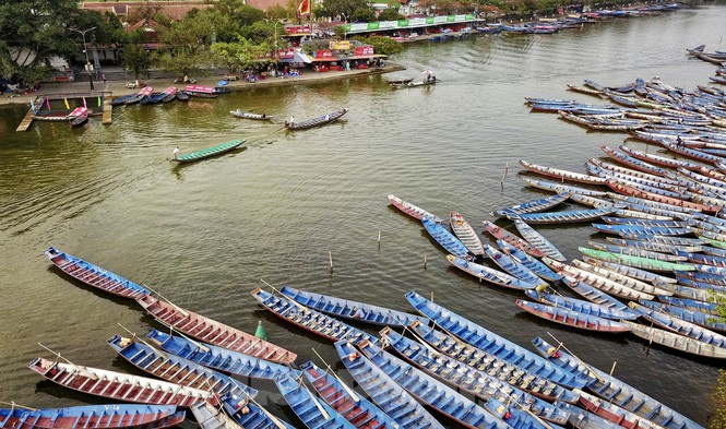 Lễ hội chùa Hương: Đón hơn 4 vạn khách, không còn cảnh tả tơi đi hội - Ảnh 2.