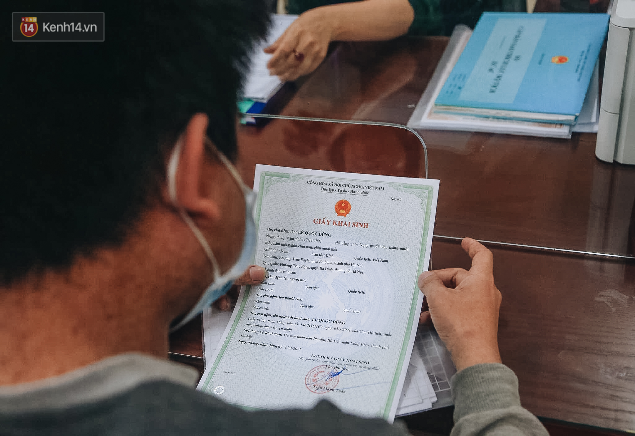 The arduous journey to obtain the birth certificate of an invisible person who has lived in Hanoi for 30 years: I am like a social outsider - Photo 3.