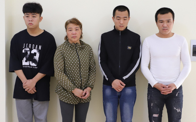 Y&ecirc;n B&aacute;i: Người phụ nữ c&ugrave;ng 2 con trai, ch&aacute;u nội tấn c&ocirc;ng 3 cảnh s&aacute;t trọng thương - Ảnh 1.