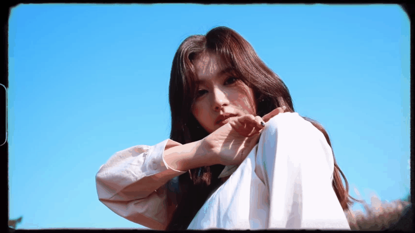 Lạc v&agrave;o bữa tiệc visual của Sana (TWICE) trong teaser mới: Hết b&aacute;nh b&egrave;o ngọt ng&agrave;o lại khoe lưng trần cực sexy! - Ảnh 7.