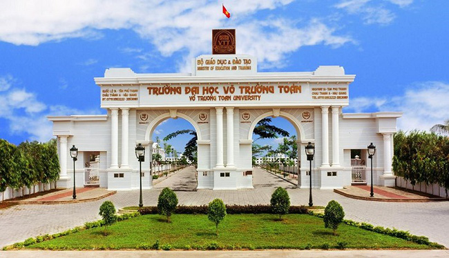 Một trường đại học cung điện độc nhất vô nhị, ở Việt Nam mà cứ tưởng lạc tới trời Âu, có cả công viên giải trí siêu hoành tráng - Ảnh 2.