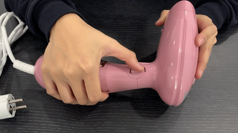 So s&aacute;nh 2 chiếc b&agrave;n l&agrave; hơi nước gi&aacute; dưới 500k hot nhất thị trường: Đ&acirc;u mới l&agrave; thứ bạn n&ecirc;n mua? - Ảnh 7.