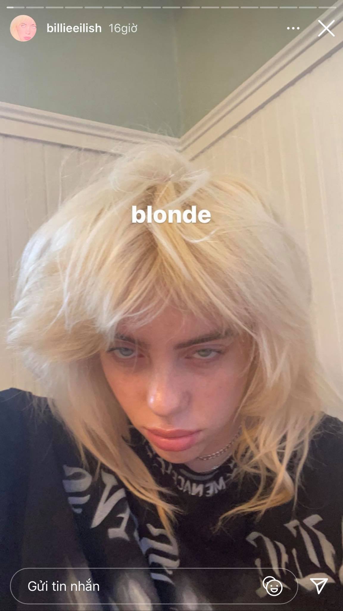 Billie Eilish vừa đổi tóc mới đã lập kỉ lục triệu tim chưa từng có trong lịch sử Instagram, đè bẹp Selena Gomez và Kylie - Ảnh 3. Billie Eilish vừa đổi tóc mới đã lập kỉ lục triệu tim chưa từng có trong lịch sử Instagram, đè bẹp Selena Gomez và Kylie - Ảnh 3.