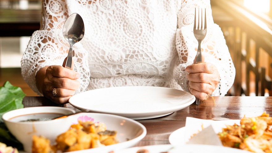 4 vấn đề tai hại có thể xuất hiện nếu bạn nhịn ăn tối thường xuyên, sửa ngay trước khi quá muộn - Ảnh 2.