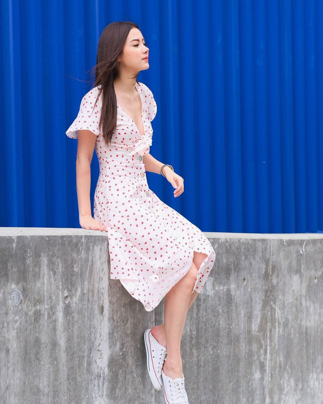 Chỉ cần học 12 outfit của Baifern, style h&egrave; năm nay của chị em chắc chắn sẽ trẻ đẹp hơn hẳn năm ngo&aacute;i - Ảnh 11.