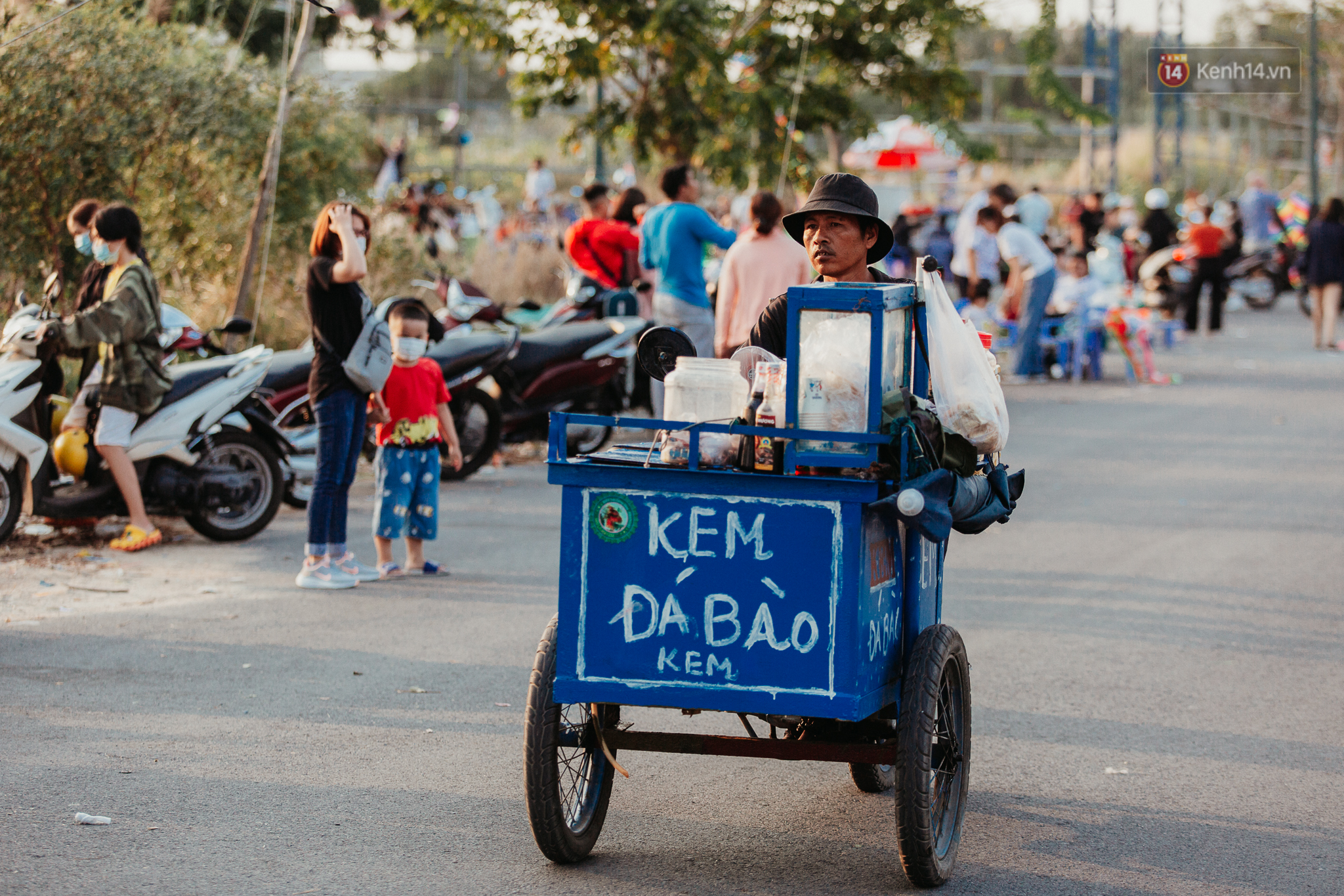 Có một nơi ở Sài Gòn cứ đến tháng 3 lại trở thành tâm điểm vui chơi, già trẻ lớn bé ai cũng đến để tìm về tuổi thơ - Ảnh 11.