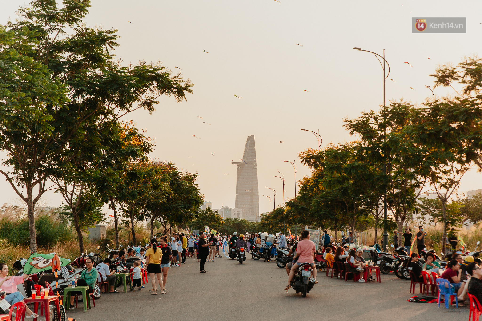 Có một nơi ở Sài Gòn cứ đến tháng 3 lại trở thành tâm điểm vui chơi, già trẻ lớn bé ai cũng đến để tìm về tuổi thơ - Ảnh 10.