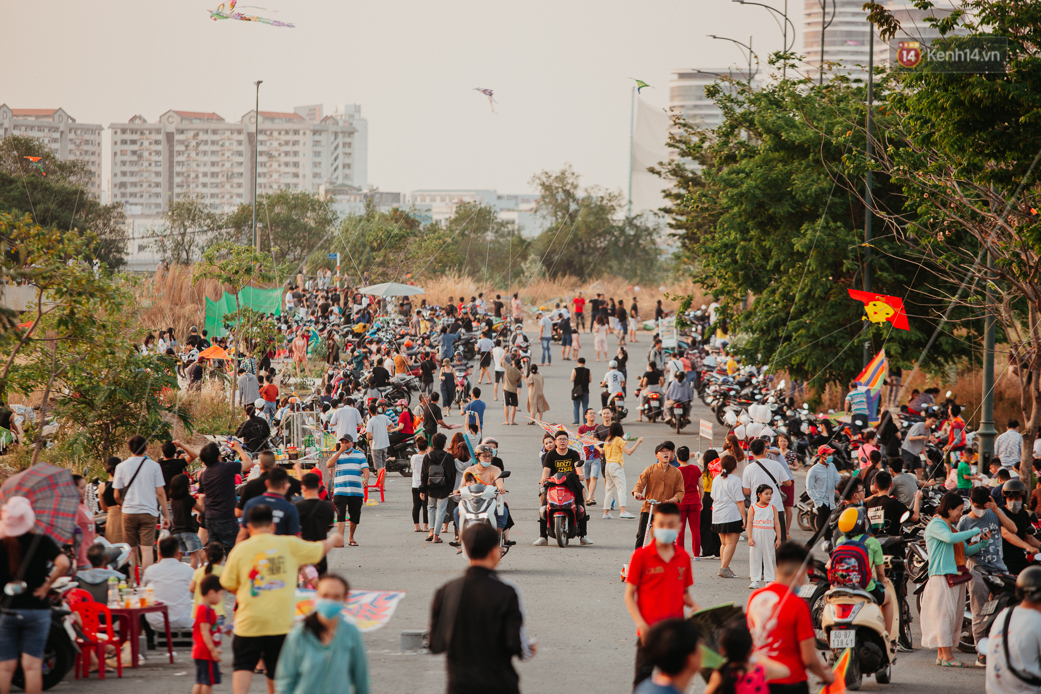 Có một nơi ở Sài Gòn cứ đến tháng 3 lại trở thành tâm điểm vui chơi, già trẻ lớn bé ai cũng đến để tìm về tuổi thơ - Ảnh 5.