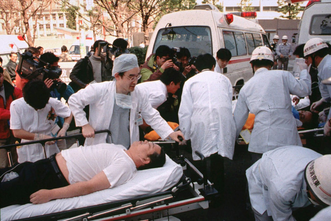 Vụ tấn công bằng khí độc sarin chấn động lịch sử nước Nhật: Ký ức đau thương kéo dài hơn 25 năm, 6000 người vẫn chịu di chứng - Ảnh 2.