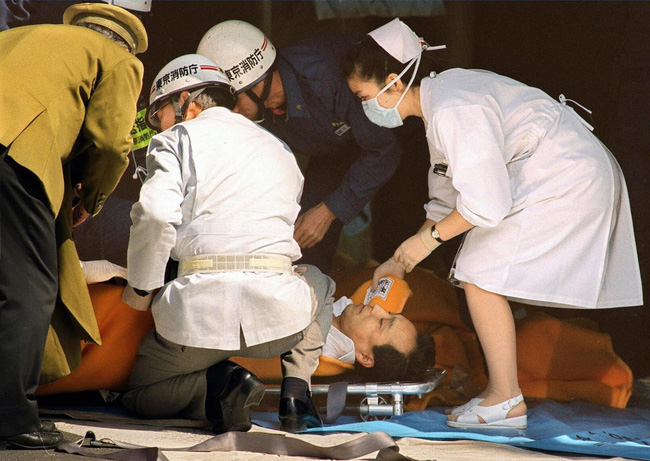 Vụ tấn công bằng khí độc sarin chấn động lịch sử nước Nhật: Ký ức đau thương kéo dài hơn 25 năm, 6000 người vẫn chịu di chứng - Ảnh 3.