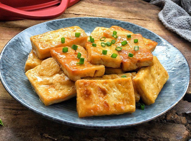 Nấu những m&oacute;n n&agrave;y tốt nhất kh&ocirc;ng n&ecirc;n bổ sung th&ecirc;m h&agrave;nh l&aacute; v&igrave; sẽ xung khắc, thậm ch&iacute; c&oacute; thể g&acirc;y độc - Ảnh 3.