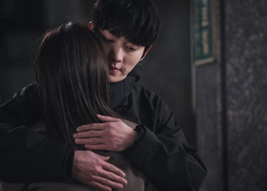 Tốt nghiệp khóa bẻ lái Penthouse thì làm gì: Sang Mouse cứu Lee Seung Gi gấp - Ảnh 10. Tốt nghiệp khóa bẻ lái Penthouse thì làm gì: Sang Mouse cứu Lee Seung Gi gấp - Ảnh 10.