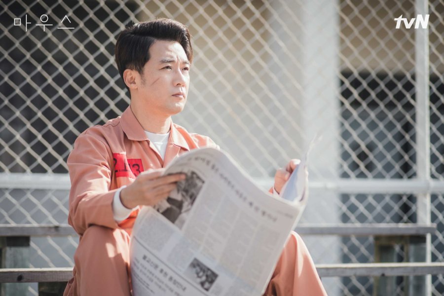 Tốt nghiệp khóa bẻ lái Penthouse thì làm gì: Sang Mouse cứu Lee Seung Gi gấp - Ảnh 2. Tốt nghiệp khóa bẻ lái Penthouse thì làm gì: Sang Mouse cứu Lee Seung Gi gấp - Ảnh 2.