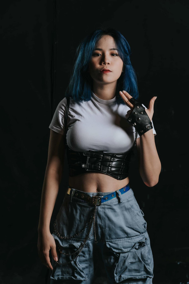 Streamer Simmy: Nếu bạn là fan của những trò chơi online, bạn không thể bỏ qua kênh Live Stream của nữ streamer Simmy. Với tình yêu đối với game, kĩ năng và sự tận tâm, Simmy sẽ mang đến cho bạn những trải nghiệm đặc biệt và giây phút giải trí sảng khoái.