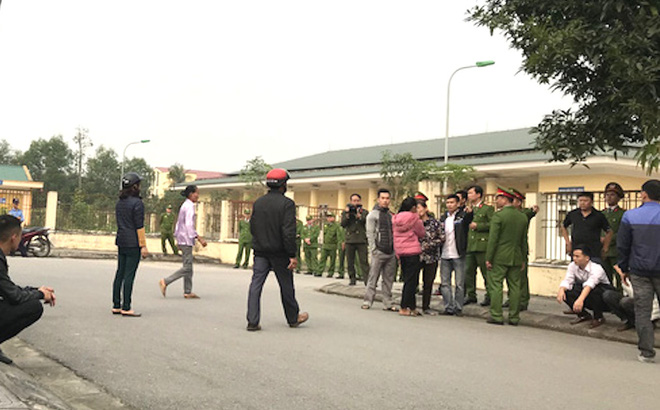 Vụ gã đàn ông hiếp dâm bé gái ở trường học: Yêu râu xanh chưa có vợ, từng vào tù ra tội - Ảnh 1.