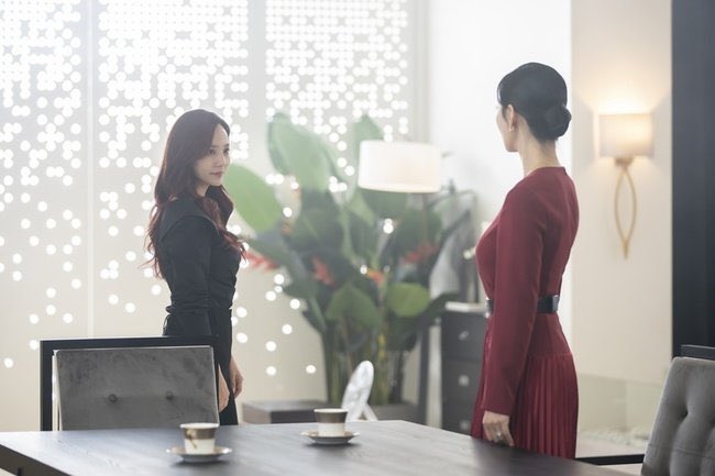 NSX Penthouse 2 tung loạt ảnh Seo Jin và Yoon Hee từ thù thành bạn, không quên nhắn nhủ khán giả: Hãy chuẩn bị tinh thần đi là vừa - Ảnh 5. NSX Penthouse 2 tung loạt ảnh Seo Jin và Yoon Hee từ thù thành bạn, không quên nhắn nhủ khán giả: Hãy chuẩn bị tinh thần đi là vừa - Ảnh 5.