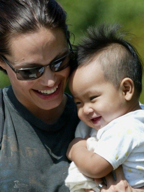 Con trai nuôi của Angelina Jolie: Từ cậu bé Campuchia mồ côi đến sinh viên đại học danh giá và lời tố cáo khiến Brad Pitt đứng hình - Ảnh 3.