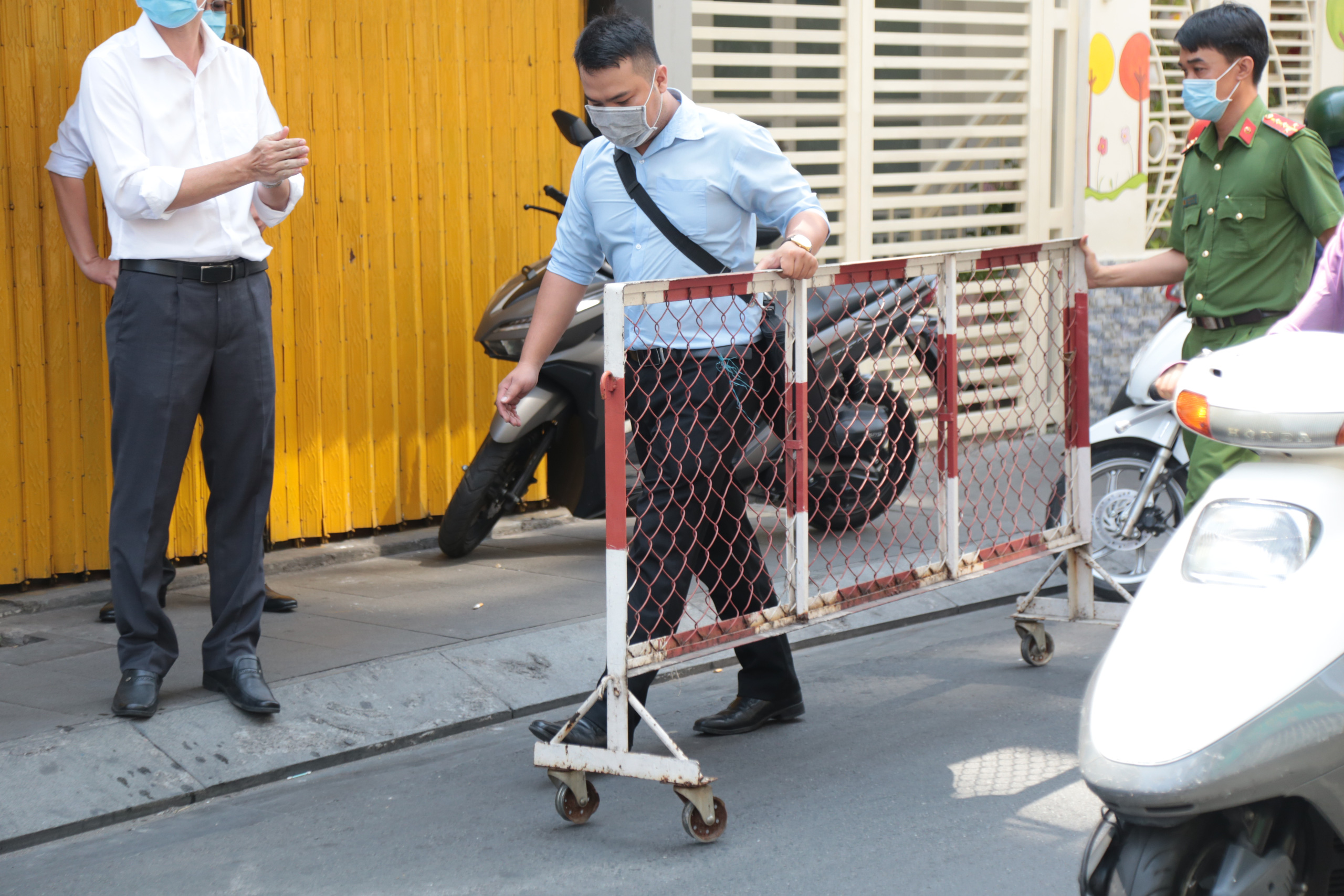 Ho Chi Minh City: A 25-year-old girl who entered illegally with 9 other people went to a hotel and examined the Covid-19 that was about to leave - Photo 1.