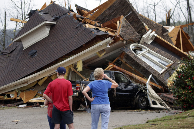 Lốc xoáy kinh hoàng tấn công Alabama (Mỹ), ít nhất 5 người thiệt mạng - Ảnh 2.