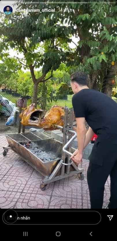 Văn Lâm tranh thủ về nhà Yến Xuân ra mắt trước khi sang Nhật Bản - Ảnh 1.