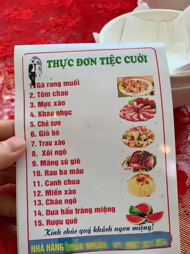 Thực đơn đám cưới luôn là một trong những chủ đề thú vị nhất trong các lễ cưới. Tất cả đều hy vọng sẽ được thưởng thức những món ăn đậm chất mùi vị của đất nước. Hãy chiêm ngưỡng bức ảnh thực đơn đám cưới, chắc chắn rằng bạn sẽ nhận được rất nhiều lời khen từ các khách mời của mình.