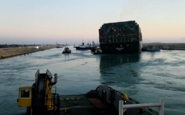 CNN: Kênh đào Suez sẽ thông trong hôm nay - Ảnh 1.