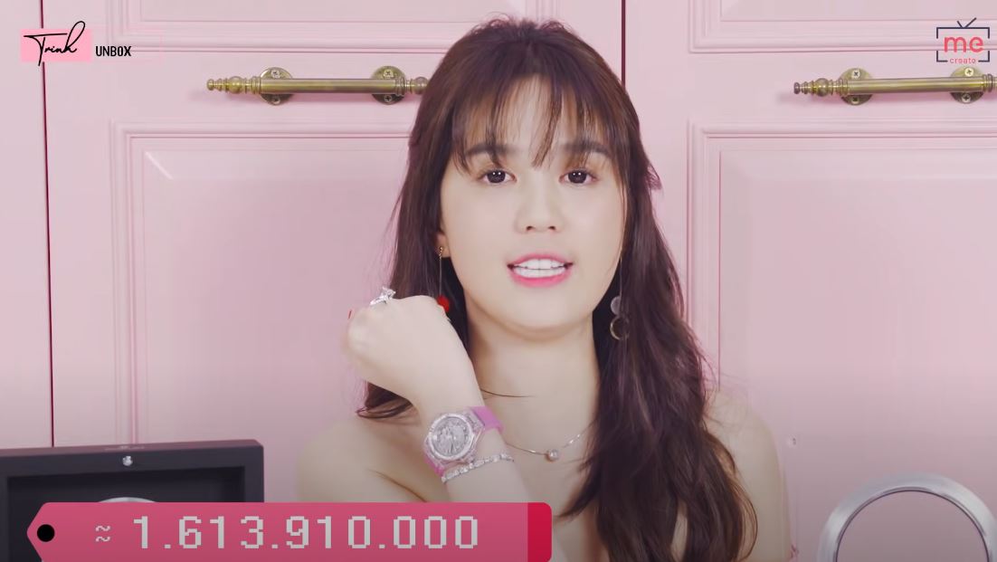 Ngọc Trinh bị trộm BST đồng hồ trị giá 10 tỷ, nhìn lại những lần bóc giá của cô mới thấy toàn món hàng khủng - Ảnh 6. Ngọc Trinh bị trộm BST đồng hồ trị giá 10 tỷ, nhìn lại những lần bóc giá của cô mới thấy toàn món hàng khủng - Ảnh 6.