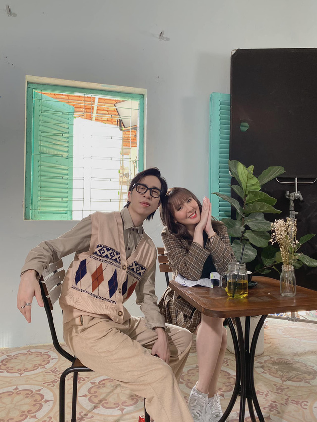 Xuất hiện c&ugrave;ng L&ecirc; Bống, Ng&acirc;n S&aacute;t Thủ lại n&oacute;i về chuyện chia tay v&agrave; &ldquo;tr&ecirc;n t&igrave;nh bạn dưới t&igrave;nh y&ecirc;u&rdquo; với ViruSs - Ảnh 1.