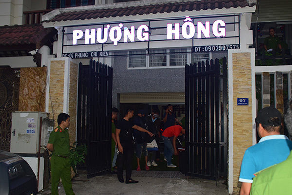 Ổ ma t&uacute;y tr&aacute; h&igrave;nh trong nh&agrave; nghỉ ở Huế: Lắp camera, chu&ocirc;ng b&aacute;o động, c&aacute;ch &acirc;m, đ&oacute;ng cửa như kh&ocirc;ng hoạt động - Ảnh 3.