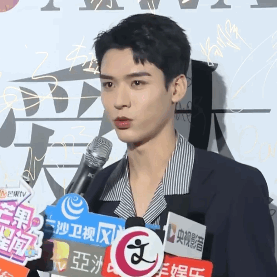 Ảnh chưa qua chỉnh sửa của mỹ nam Thi&ecirc;n Nhai Kh&aacute;ch g&acirc;y b&atilde;o Weibo: Kh&ocirc;ng t&igrave;m ra khuyết điểm, fan nữ ghen tị đỏ mắt - Ảnh 4.