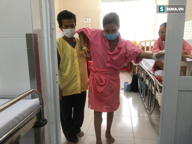Lần đầu tiên: Bệnh viện Việt Nam tự cắt bỏ thành công khối u quỷ cho người mắc căn bệnh di truyền 100% cho con gái - Ảnh 5.