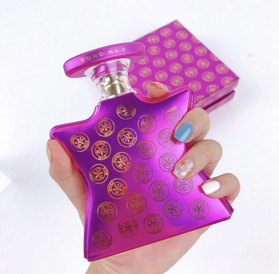 Ngọc Trinh khoe 3 chai nước hoa yêu thích: Chai rẻ nhất gần 7 triệu, chai thơm mùi tiền giá tận 80 triệu - Ảnh 3. Ngọc Trinh khoe 3 chai nước hoa yêu thích: Chai rẻ nhất gần 7 triệu, chai thơm mùi tiền giá tận 80 triệu - Ảnh 3.