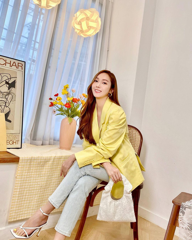 Hội mỹ nhân Kbiz có 12 cách mặc blazer rất trẻ mà cực sang, chị em học ngay để lên đời phong cách - Ảnh 4.