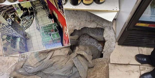 Ấn Độ: Kẻ trộm đào đường hầm đánh cắp hàng trăm kg kim loại quý - Ảnh 1.