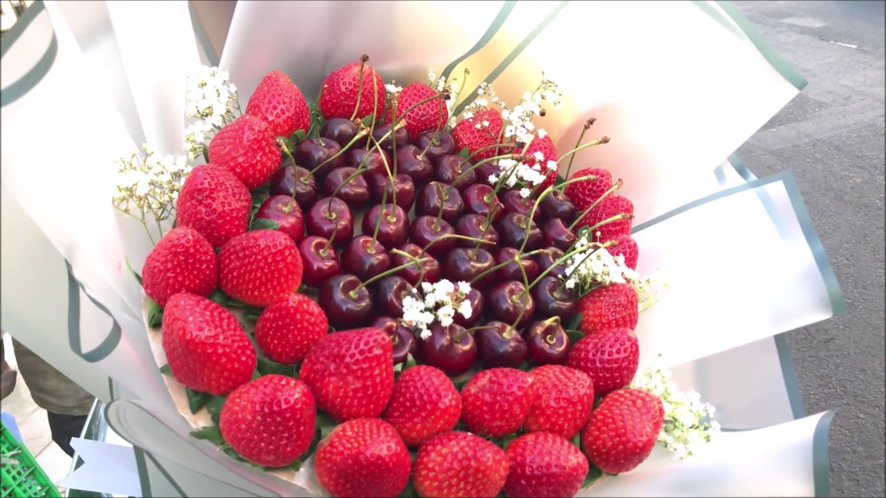 Qu&aacute;n ăn ở H&agrave; Nội chơi trội tặng chị em hẳn b&oacute; hoa bằng ch&acirc;n g&agrave; trị gi&aacute; 150k nh&acirc;n 8/3 khiến d&acirc;n t&igrave;nh x&ocirc;n xao - Ảnh 8.