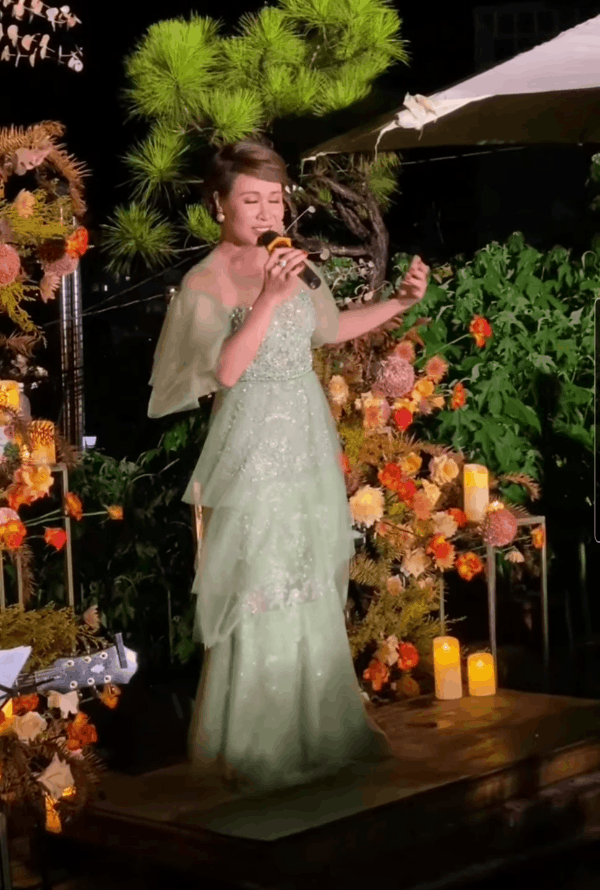Netizen tranh cãi nữ ca sĩ cover hit của Bích Phương: Người khen quá đỉnh, kẻ chê kỹ thuật quá mất hết cảm xúc - Ảnh 2. Netizen tranh cãi nữ ca sĩ cover hit của Bích Phương: Người khen quá đỉnh, kẻ chê kỹ thuật quá mất hết cảm xúc - Ảnh 2.