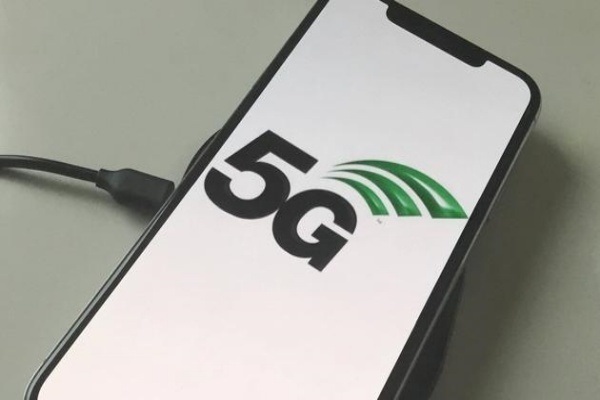 Viettel là nhà mạng đầu tiên hỗ trợ 5G trên eSIM cho iPhone 12 - Ảnh 1.