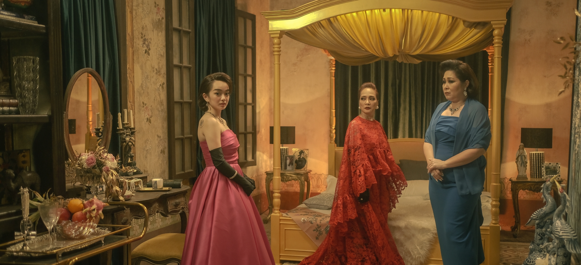 8 chi tiết quan trọng chứng minh G&aacute;i Gi&agrave; Lắm Chi&ecirc;u V thực ra l&agrave; phim viễn tưởng - Ảnh 1.