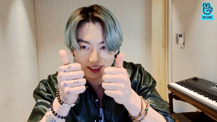 Jungkook (BTS) than trời v&igrave; mới khoe đồ uống y&ecirc;u th&iacute;ch đ&atilde; bị fan mua sạch, đ&agrave;nh ngậm ng&ugrave;i chịu cảnh trắng tay - Ảnh 4.