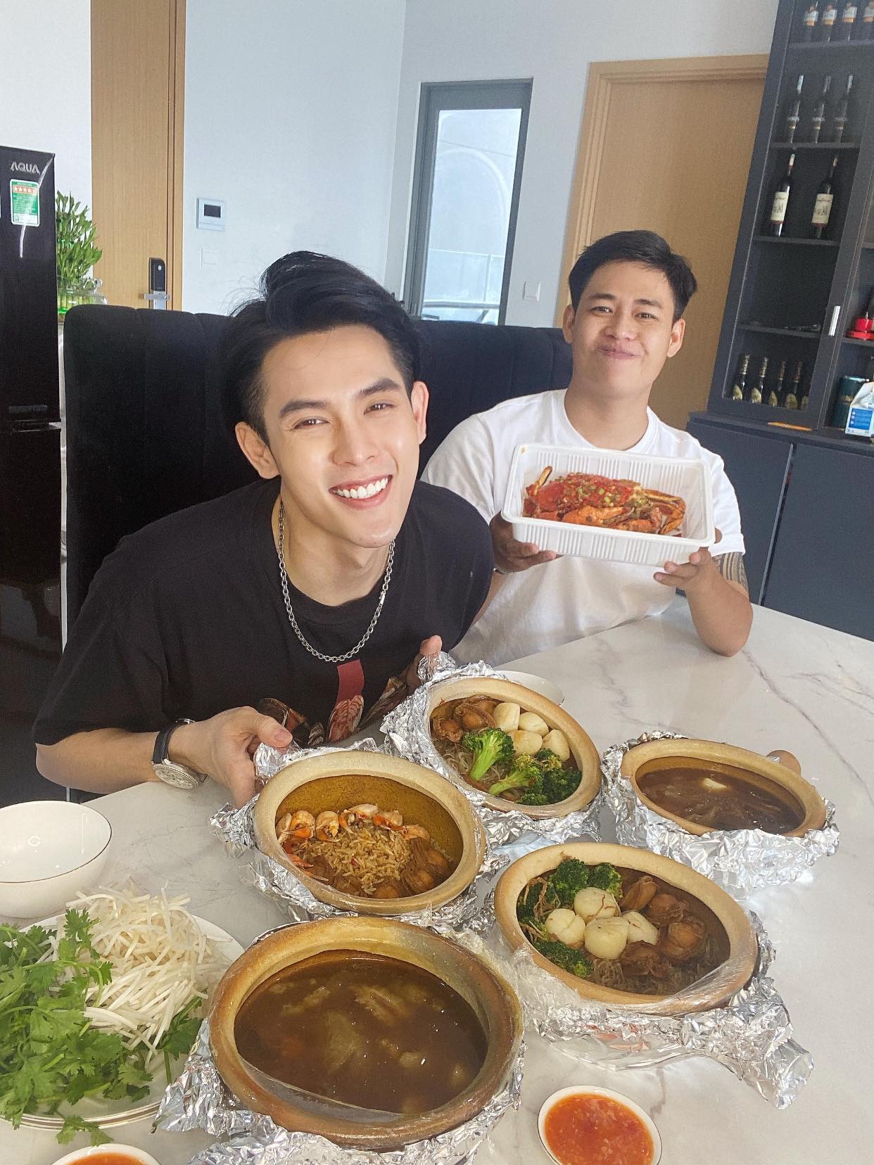 Hot boy trà sữa 4 năm sau Thách Thức Danh Hài: Đóng cửa tiệm vì vắng khách, ngoại hình ngày càng điển trai - Ảnh 4. Hot boy trà sữa 4 năm sau Thách Thức Danh Hài: Đóng cửa tiệm vì vắng khách, ngoại hình ngày càng điển trai - Ảnh 4.