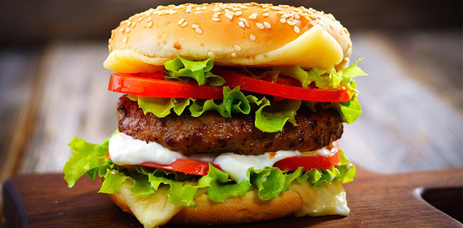 Hamburger Lớn Trên Nền Trắng Hình ảnh Sẵn có  Tải xuống Hình ảnh Ngay bây  giờ  Burger phô mai Bánh mì  Thực phẩm chủ yếu Bánh mì kẹp  Món ăn   iStock
