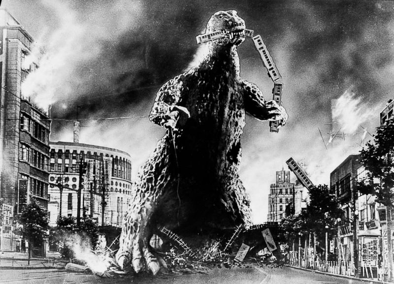 65 năm của quái vật Godzilla: Từng giả trân ngốc nghếch trước khi trở thành vua quái vật! - Ảnh 3. 65 năm của quái vật Godzilla: Từng giả trân ngốc nghếch trước khi trở thành vua quái vật! - Ảnh 3.