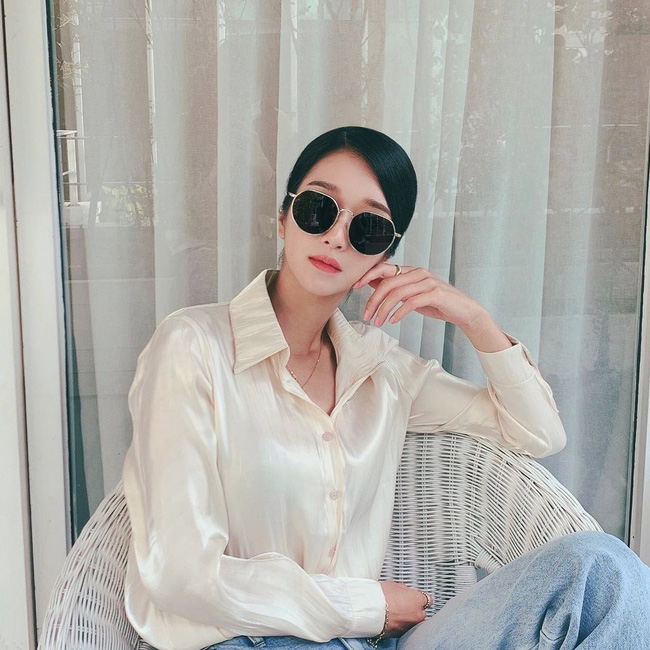 Điên nữ Seo Ye Ji chỉ diện sơ mi trắng basic mà vẫn sang hết chỗ chê, tấm gương mix đồ để học hỏi đây rồi! - Ảnh 1.