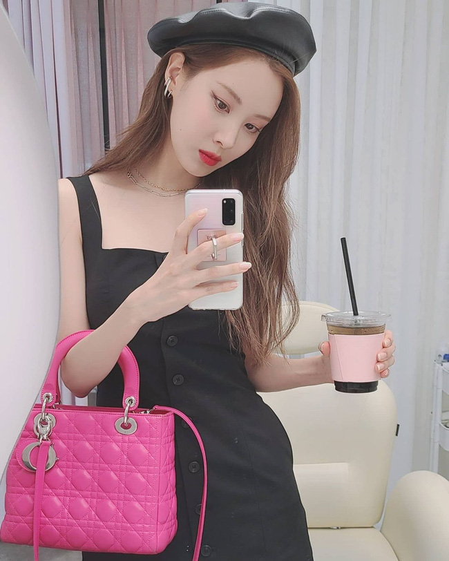 Em út 30 tuổi nhà SNSD - Seohyun có loạt outfit trẻ trung và nữ tính, xem mà muốn copy hết luôn! - Ảnh 3.